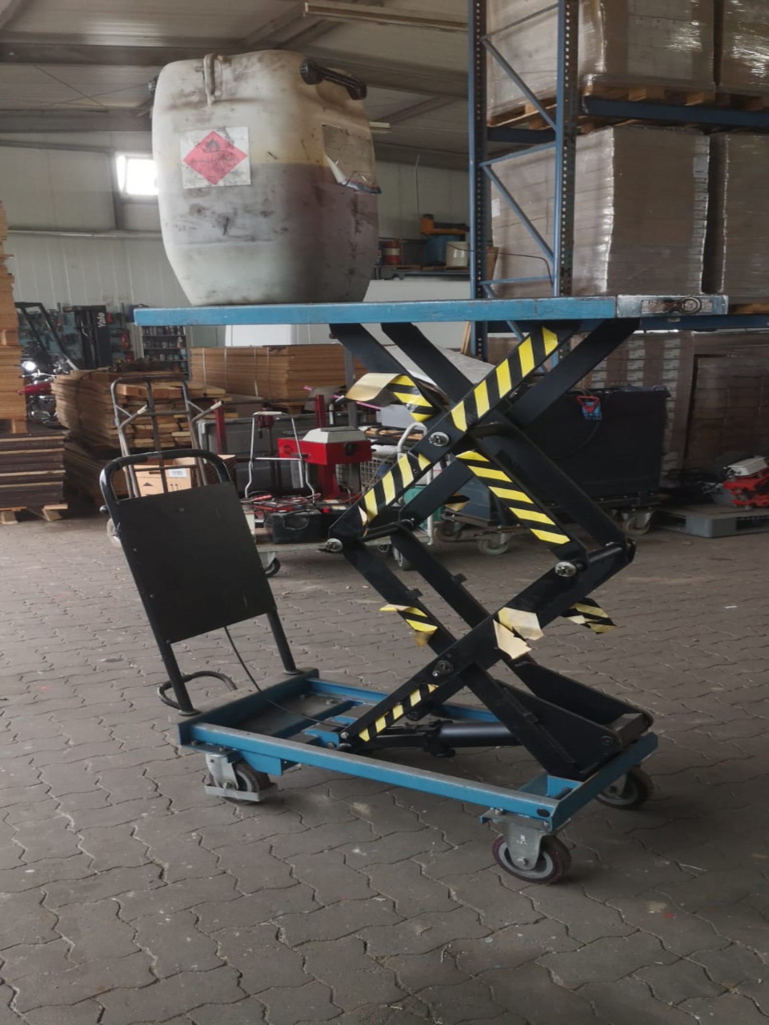 Scherenhubwagen